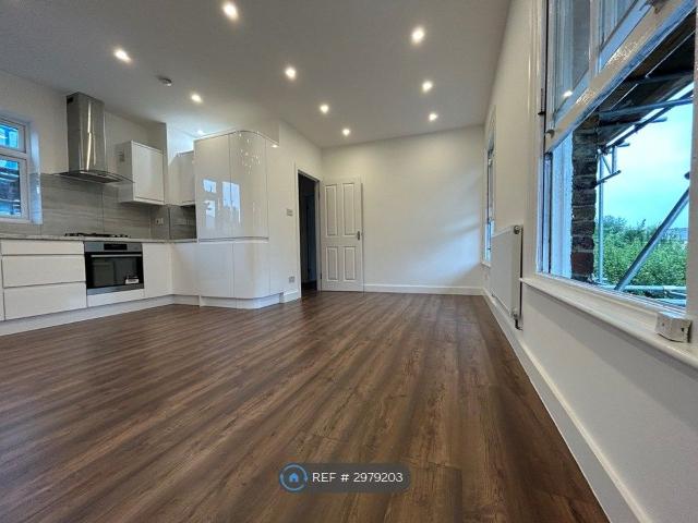 Apartment for rent in Brownswood Park, Stoke Newington