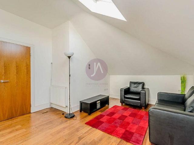 Apartment for rent in Brownswood Park, Stoke Newington