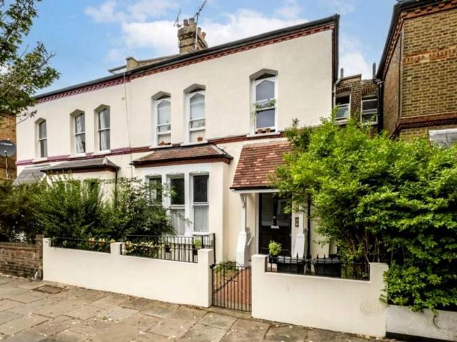Apartment for rent in Brownswood Park, Stoke Newington