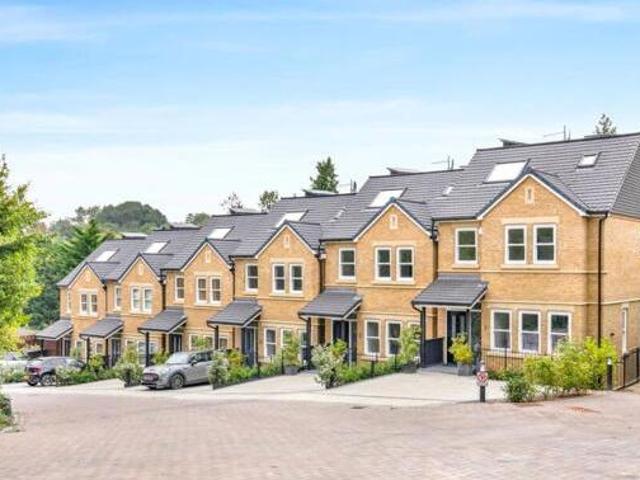 House for rent in Surrey