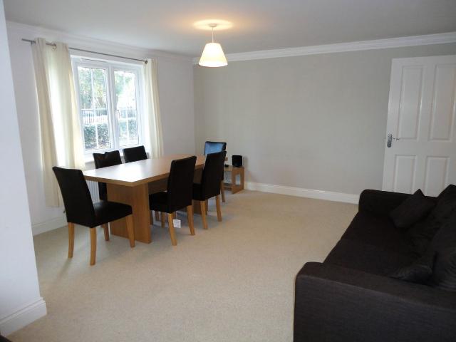 Apartment for rent in Row Town, Surrey