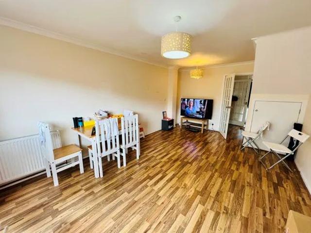 House for rent in Whitnash, Green Close