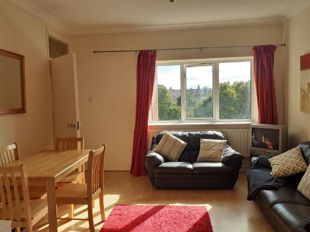 Apartment to rent in Bluebell, North Tipperary