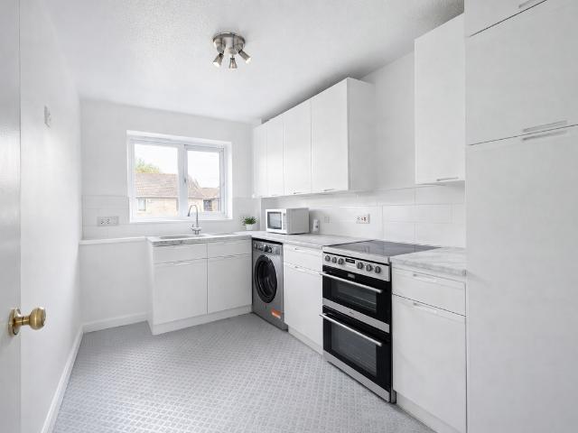 Apartment for rent in London Borough of Merton, Mitcham