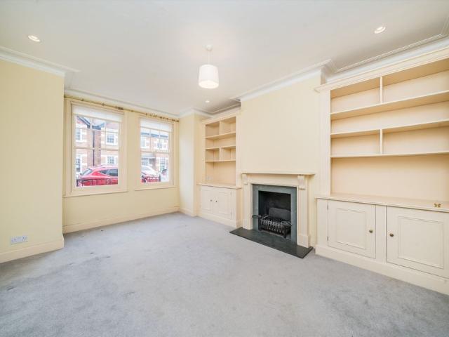 Apartment for rent in Mortlake, Greater London