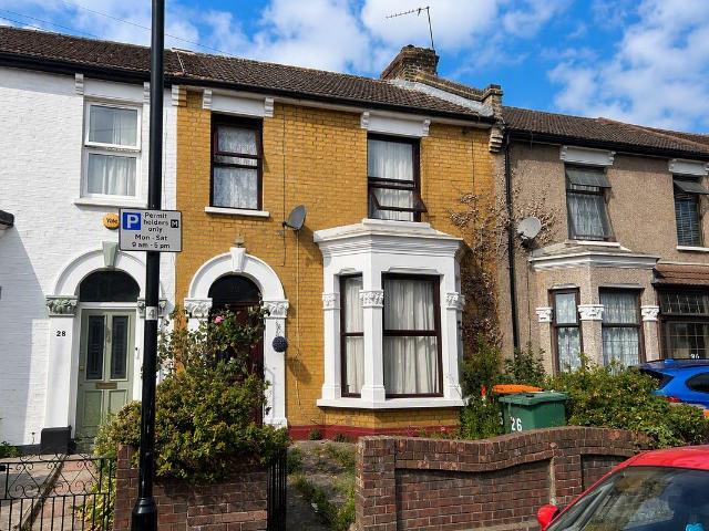 Apartment for rent in Manor Park, Greater London