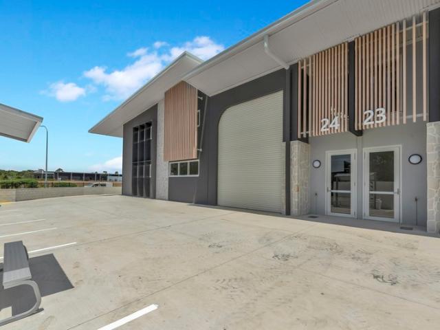 Warehouse for sale in Kings Creek, Queensland