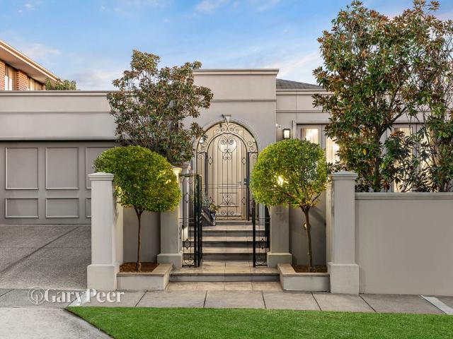 House for sale in Caulfield North