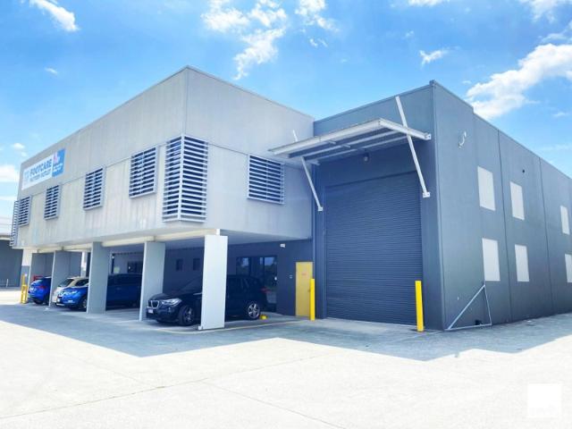 Warehouse for rent in Toombul, Queensland