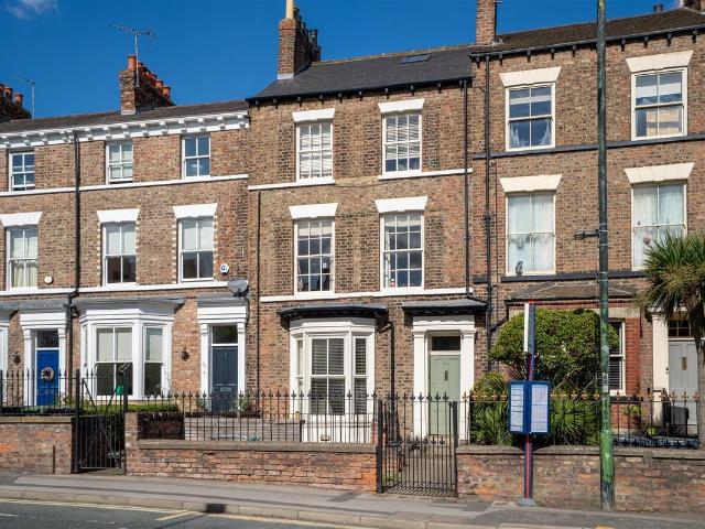 Apartment for rent in Scarcroft, York