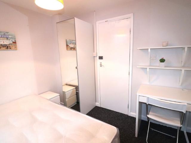 Room for rent in St Clement's, The Slade