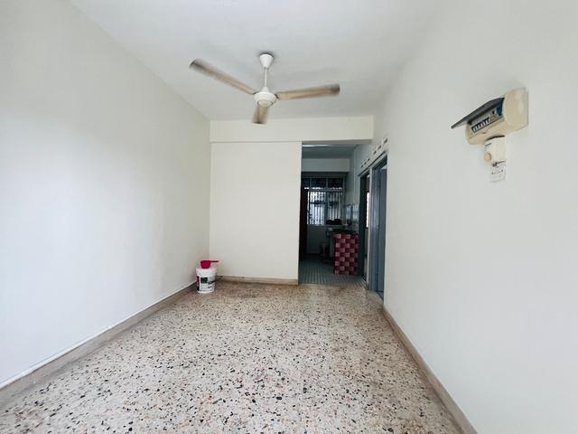 Flat for sale in Malaka