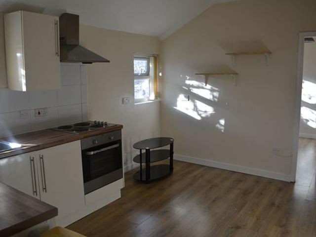 Studio for rent in Queens Park, Bedford