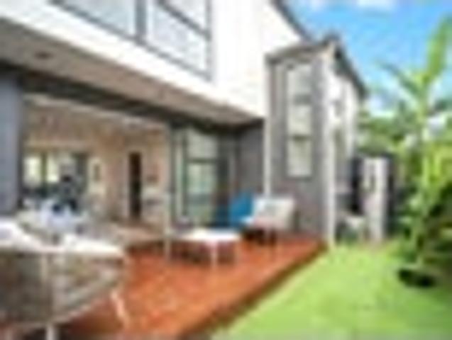 Townhouse for sale in Point England, Oroua County