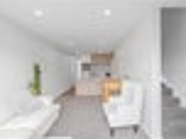 Townhouse for sale in Chaslands, Canterbury