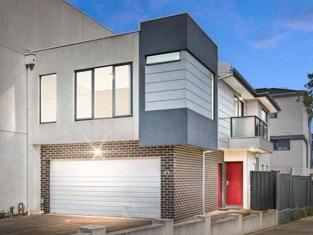 Townhouse for sale in Camerons Creek, Victoria