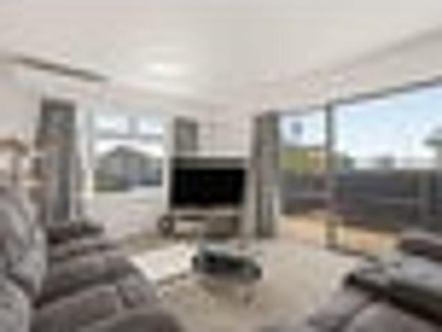 House for sale in Chaslands, Canterbury