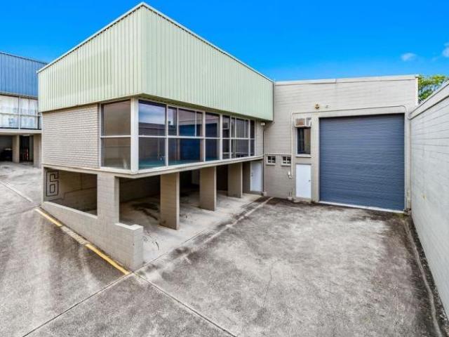 Warehouse for rent in Toombul, Queensland