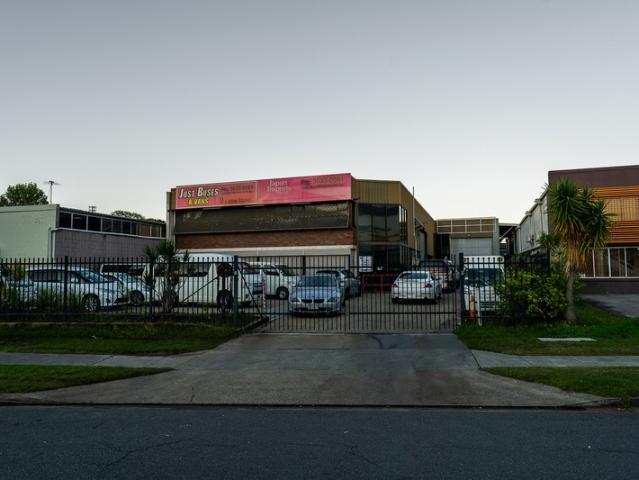 Warehouse for rent in Toombul, Queensland