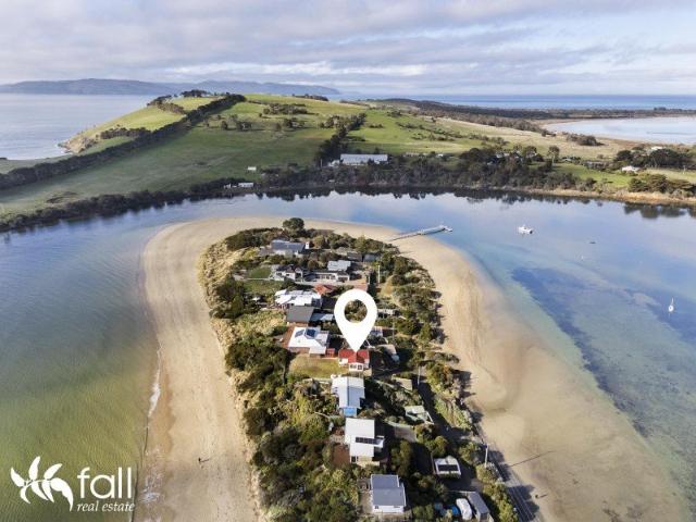 House for sale in Cremorne, Tasmania