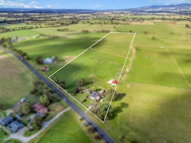 Cottage for sale in Allambee, Victoria