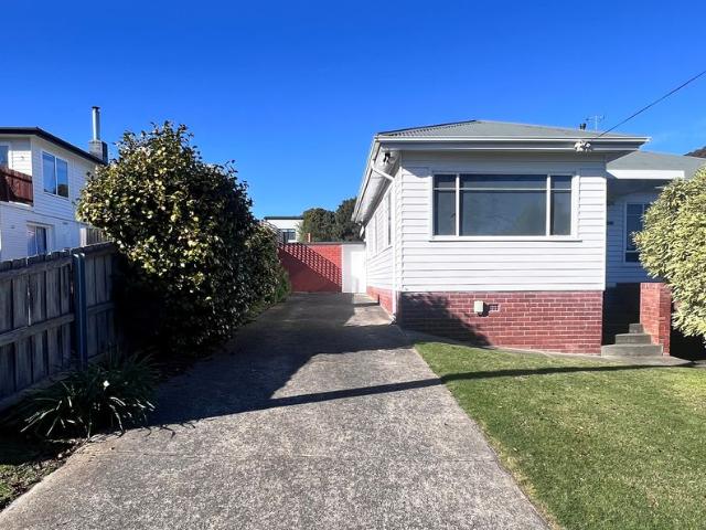 House for sale in Lindisfarne, Tasmania