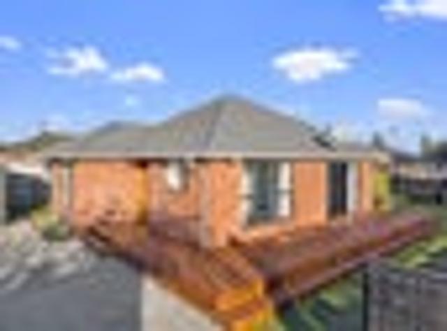 House for sale in Chaslands, Canterbury