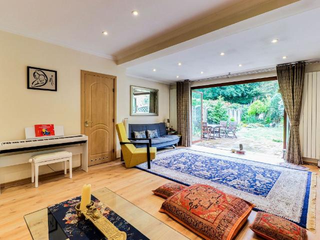 House for rent in London Borough of Merton, Raynes Park