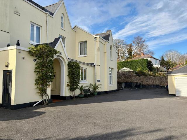 Apartment for rent in Upton, Torquay
