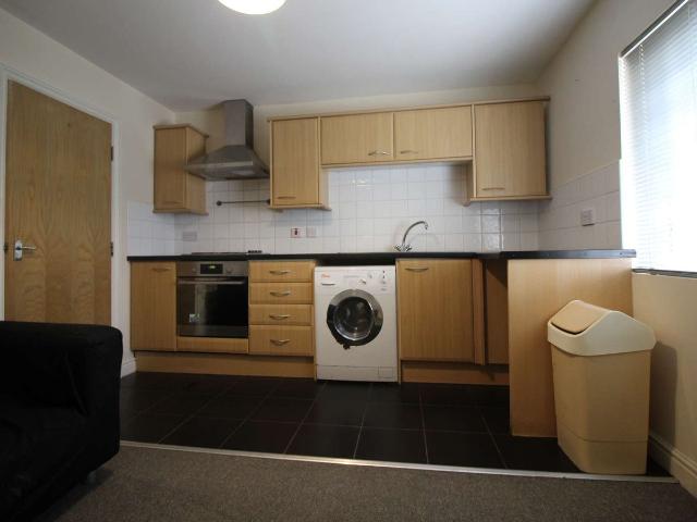 Studio for rent in Beeston, Leeds