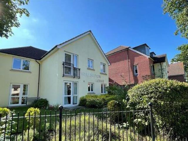 House for sale in Heol-las, Surrey