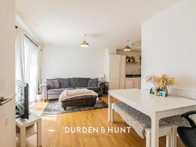 Apartment for rent in Harold Wood, Greater London