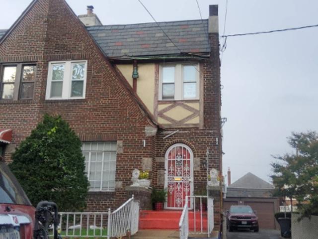 House for sale in The Bronx, Arverne