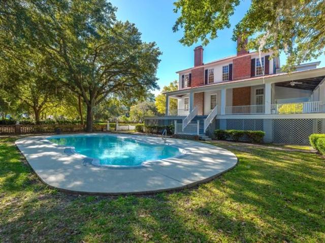 House for sale in Pinopolis