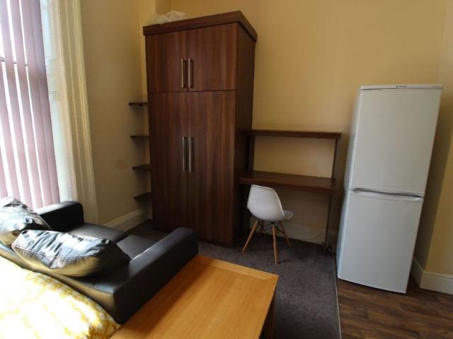 Studio for rent in Avenham, Higher Bartle