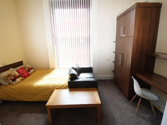 Studio for rent in Avenham, Higher Bartle