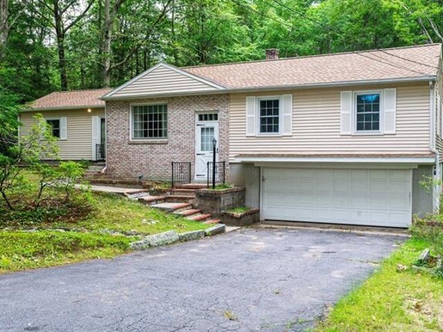 House for sale in Ashby, Middlesex County