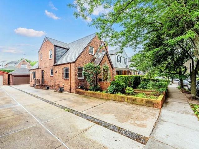 House for sale in Rego Park House for sale in Rego Park