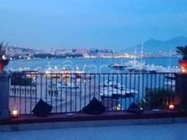 Appartamento in affitto a Municipalità 1, Campania