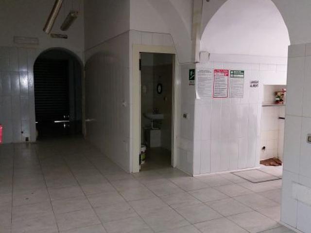 Locale Commerciale in affitto a Salerno