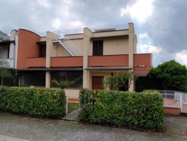Villa Indipendente in affitto a Casamarciano, Campania