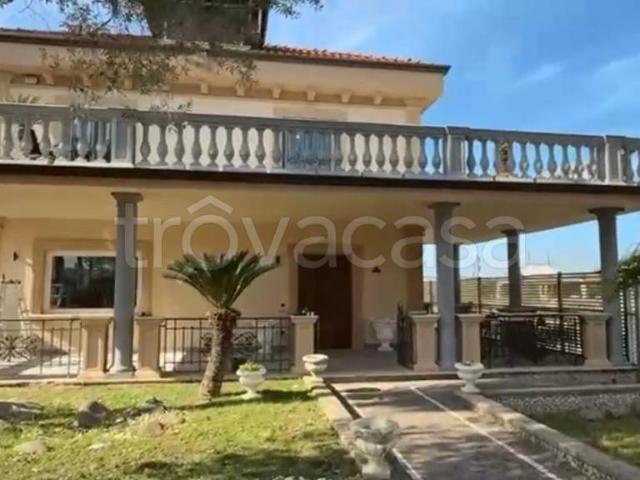 Villa Indipendente in affitto a Giugliano In Campania, Campania