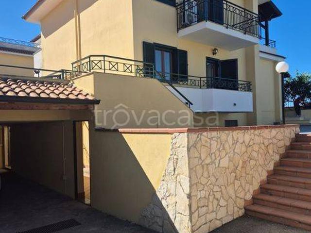 Villa Indipendente in affitto a Giugliano In Campania, Italia