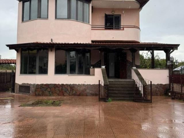Villa Indipendente in affitto a Giugliano In Campania, Campania