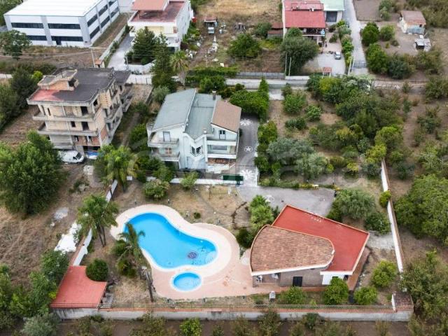 Villa Indipendente in affitto a Ottaviano, Campania