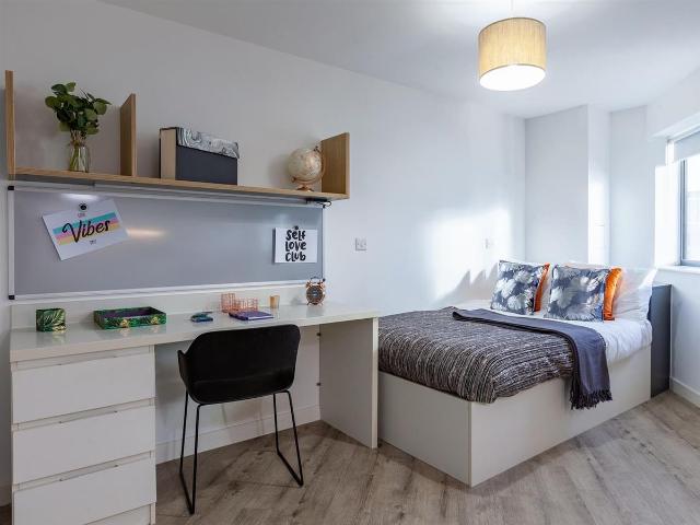 Studio for rent in Penylan, Falcon Lodge