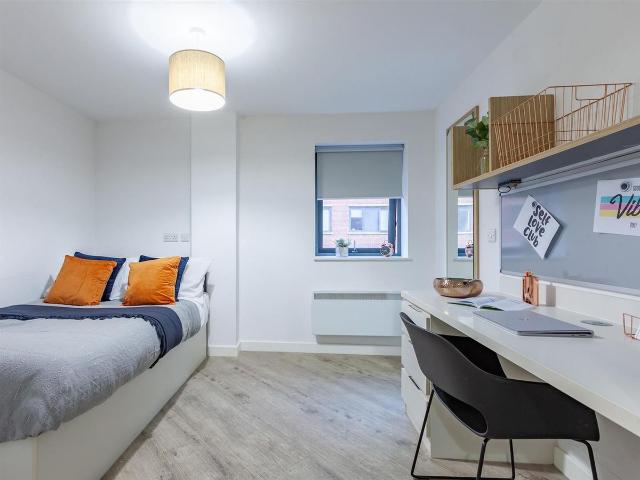 Studio for rent in Penylan, Falcon Lodge