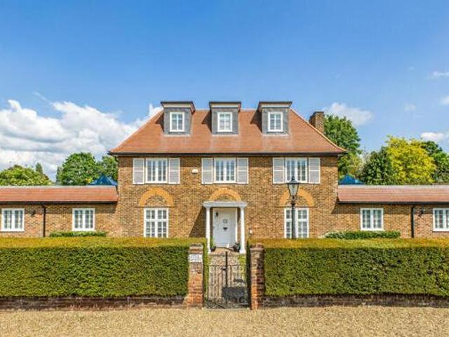 House for sale in Thames Ditton