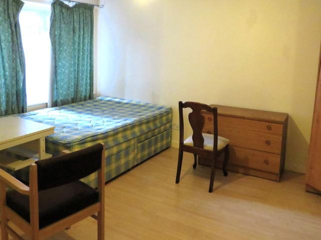 Room for rent in Falcon Lodge, Wales