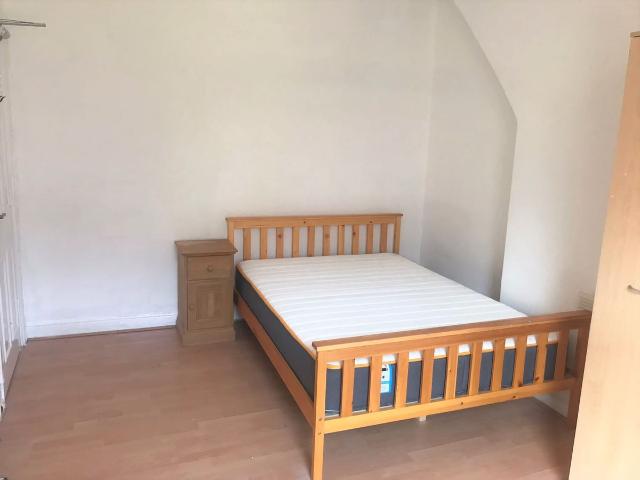 Room for rent in Falcon Lodge, Wales